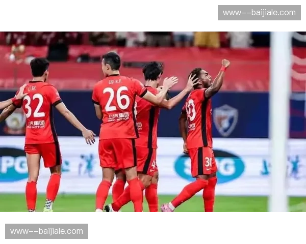 王献钧禁区内犯规染红 津门虎球员补时阶段被罚下场